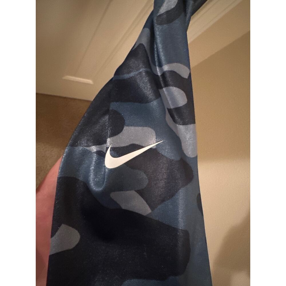Blue Sparkly Camo Mid Rise Nike Leggings Sm - Picture 3 of 6